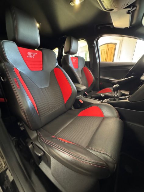 Ford Focus ST 2.0 Ecoboost 250ch - 137.100km - Carnet Complet - Révisée - CT ok - Garantie 1an