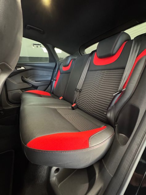 Ford Focus ST 2.0 Ecoboost 250ch - 137.100km - Carnet Complet - Révisée - CT ok - Garantie 1an