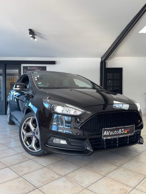 Ford Focus ST 2.0 Ecoboost 250ch - 137.100km - Carnet Complet - Révisée - CT ok - Garantie 1an