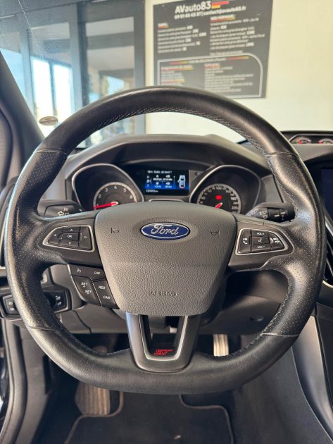 Ford Focus ST 2.0 Ecoboost 250ch - 137.100km - Carnet Complet - Révisée - CT ok - Garantie 1an