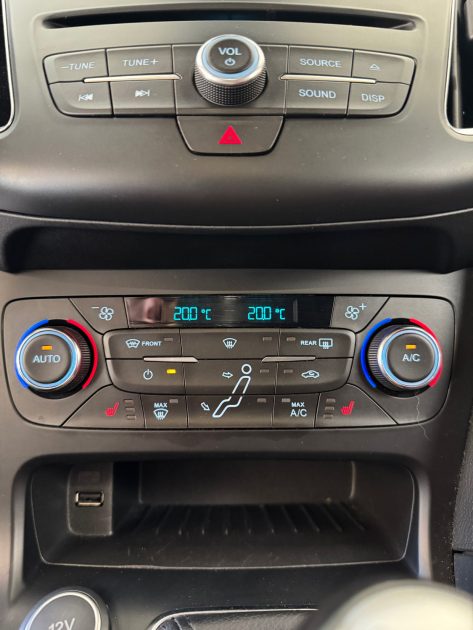 Ford Focus ST 2.0 Ecoboost 250ch - 137.100km - Carnet Complet - Révisée - CT ok - Garantie 1an