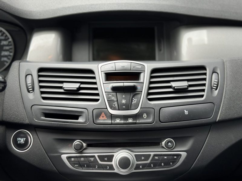 RENAULT LAGUNA III 2.0 dCi 175ch BVA 4 Control GT - Suivi d'Entretien