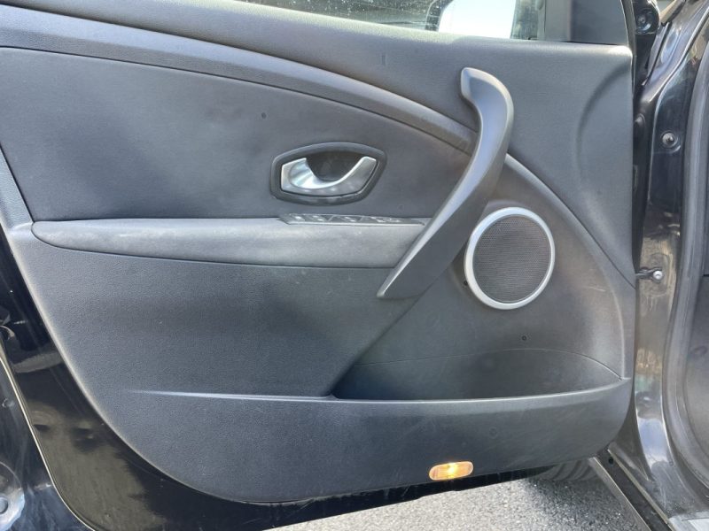 RENAULT MEGANE III ESTATE 1.5 DCI 110 FAP DYNAMIQUE EURO5 - GARANTIE 12 MOIS