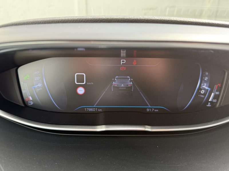 PEUGEOT 3008 1.5 BlueHDi 130 CV ALLURE BUSINESS EAT8 / ATTELAGE / ORIGINE FRANCE