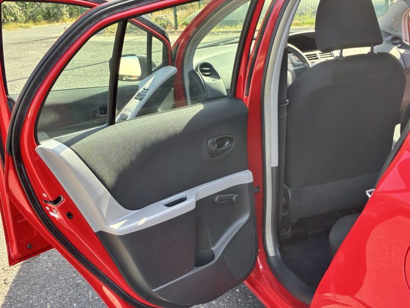 TOYOTA YARIS 1.0 - 69 VVT-i Confort Pack / ENTRETIEN TOYOTA