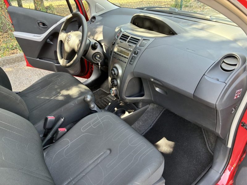 TOYOTA YARIS 1.0 - 69 VVT-i Confort Pack / ENTRETIEN TOYOTA
