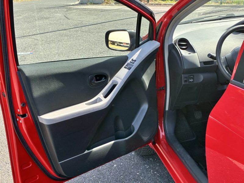 TOYOTA YARIS 1.0 - 69 VVT-i Confort Pack / ENTRETIEN TOYOTA