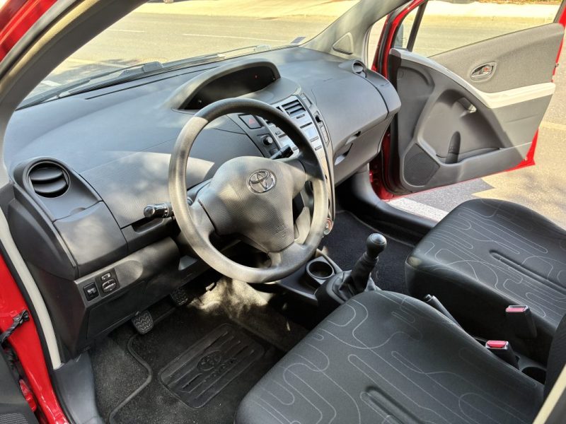 TOYOTA YARIS 1.0 - 69 VVT-i Confort Pack / ENTRETIEN TOYOTA