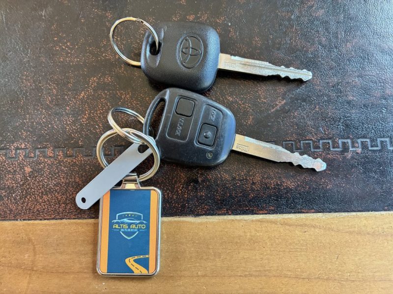 TOYOTA YARIS 1.0 - 69 VVT-i Confort Pack / ENTRETIEN TOYOTA