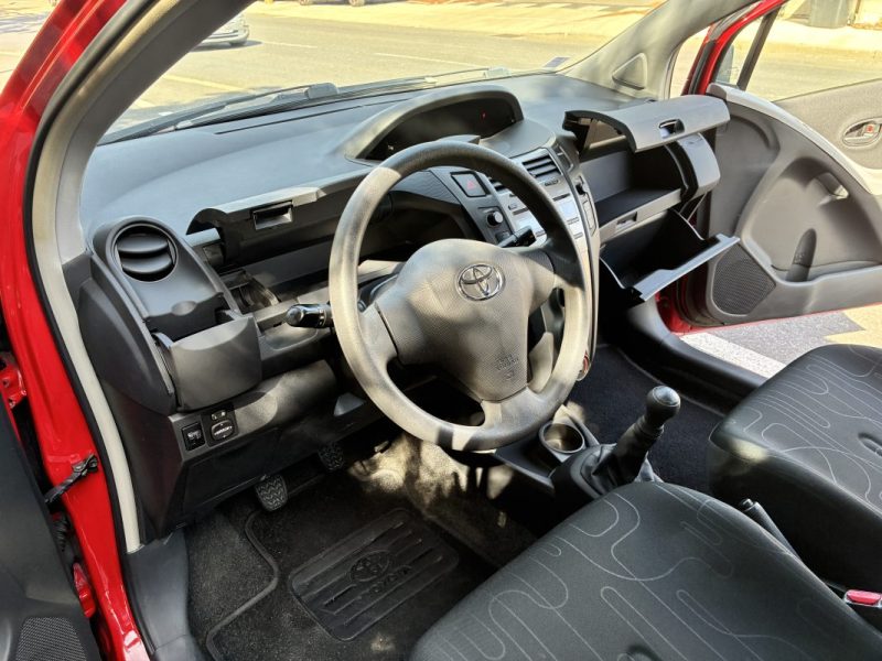 TOYOTA YARIS 1.0 - 69 VVT-i Confort Pack / ENTRETIEN TOYOTA