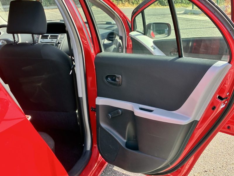 TOYOTA YARIS 1.0 - 69 VVT-i Confort Pack / ENTRETIEN TOYOTA