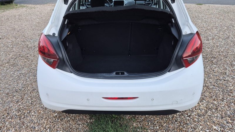 PEUGEOT 208 1.6 BlueHDi 75ch Allure Business S&S 5p