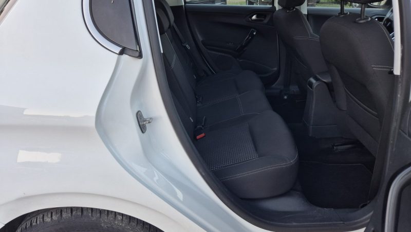 PEUGEOT 208 1.6 BlueHDi 75ch Allure Business S&S 5p