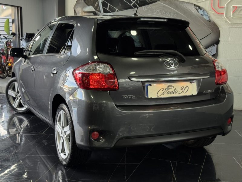 TOYOTA AURIS 2011 126 D-4D Lounge 5p