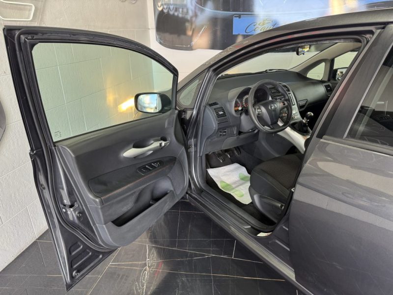 TOYOTA AURIS 2011 126 D-4D Lounge 5p