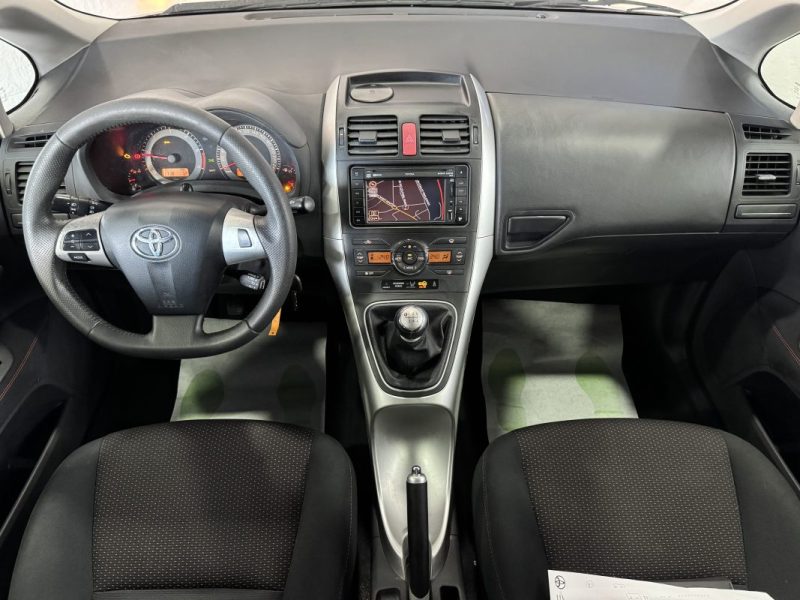 TOYOTA AURIS 2011 126 D-4D Lounge 5p