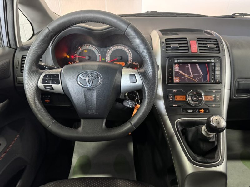 TOYOTA AURIS 2011 126 D-4D Lounge 5p