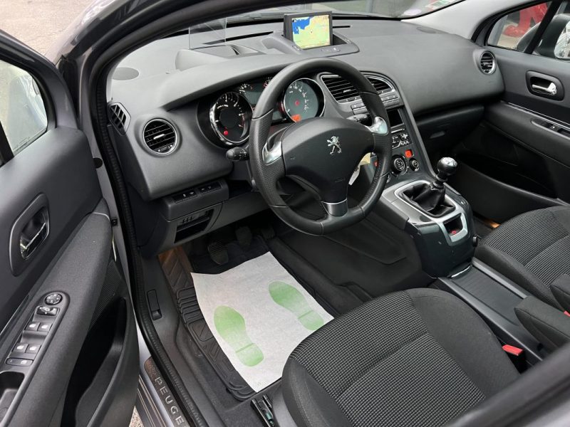 PEUGEOT 5008 PHASE 2 ALLURE 1.2 130 Cv 7 PLACES TOIT PANORAMIQUE GPS CAMERA CritAir1 - GARANTIE 1 AN