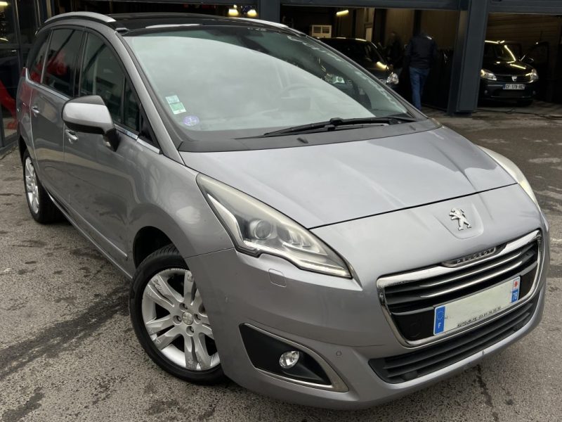 PEUGEOT 5008 PHASE 2 ALLURE 1.2 130 Cv 7 PLACES TOIT PANORAMIQUE GPS CAMERA CritAir1 - GARANTIE 1 AN