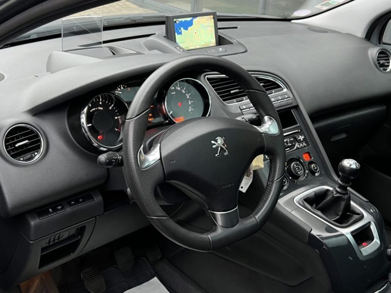 PEUGEOT 5008 PHASE 2 ALLURE 1.2 130 Cv 7 PLACES TOIT PANORAMIQUE GPS CAMERA CritAir1 - GARANTIE 1 AN