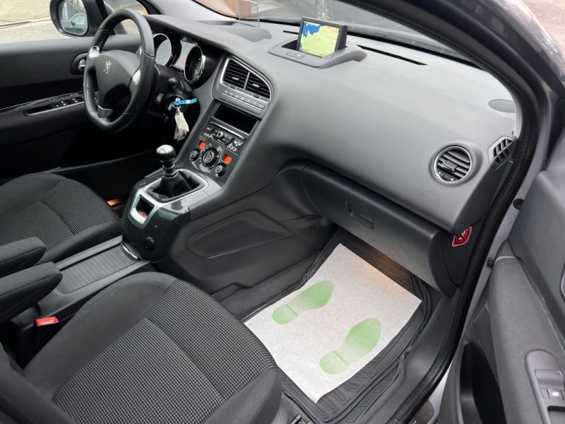 PEUGEOT 5008 PHASE 2 ALLURE 1.2 130 Cv 7 PLACES TOIT PANORAMIQUE GPS CAMERA CritAir1 - GARANTIE 1 AN