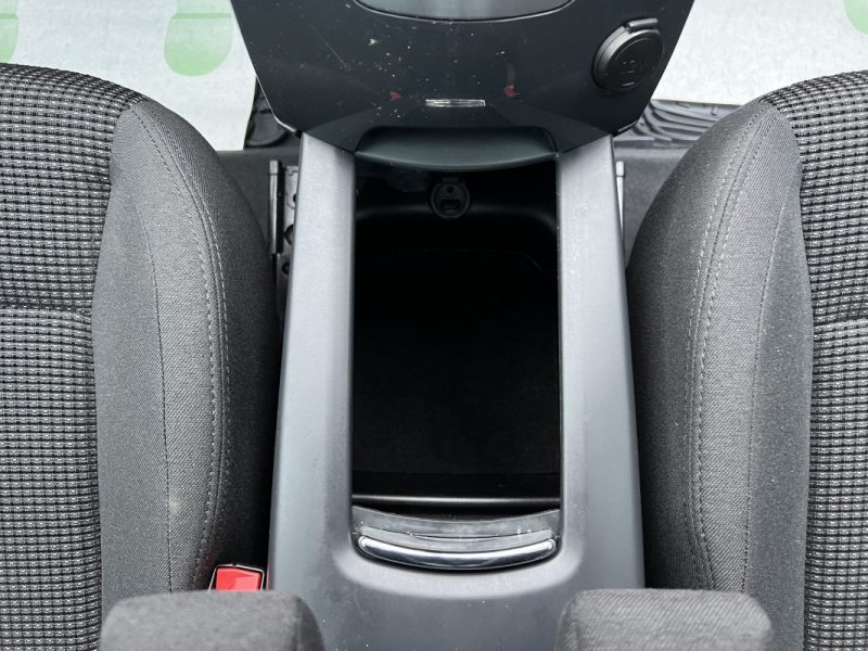 PEUGEOT 5008 PHASE 2 ALLURE 1.2 130 Cv 7 PLACES TOIT PANORAMIQUE GPS CAMERA CritAir1 - GARANTIE 1 AN