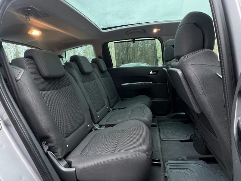 PEUGEOT 5008 PHASE 2 ALLURE 1.2 130 Cv 7 PLACES TOIT PANORAMIQUE GPS CAMERA CritAir1 - GARANTIE 1 AN