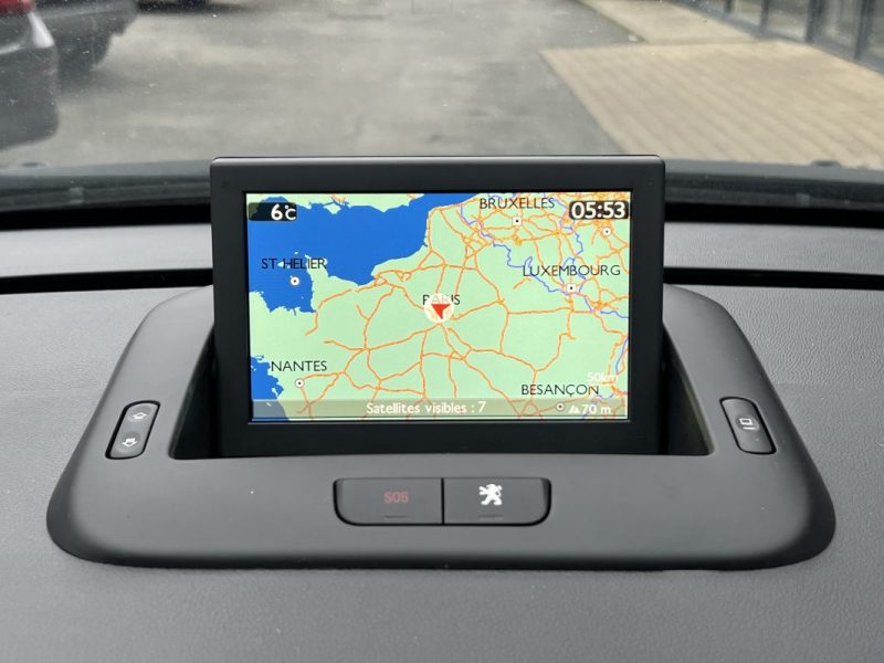 PEUGEOT 5008 PHASE 2 ALLURE 1.2 130 Cv 7 PLACES TOIT PANORAMIQUE GPS CAMERA CritAir1 - GARANTIE 1 AN