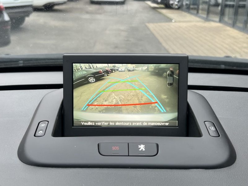 PEUGEOT 5008 PHASE 2 ALLURE 1.2 130 Cv 7 PLACES TOIT PANORAMIQUE GPS CAMERA CritAir1 - GARANTIE 1 AN