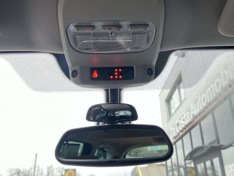 PEUGEOT 5008 PHASE 2 ALLURE 1.2 130 Cv 7 PLACES TOIT PANORAMIQUE GPS CAMERA CritAir1 - GARANTIE 1 AN