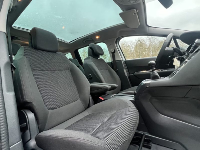 PEUGEOT 5008 PHASE 2 ALLURE 1.2 130 Cv 7 PLACES TOIT PANORAMIQUE GPS CAMERA CritAir1 - GARANTIE 1 AN