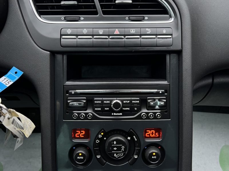 PEUGEOT 5008 PHASE 2 ALLURE 1.2 130 Cv 7 PLACES TOIT PANORAMIQUE GPS CAMERA CritAir1 - GARANTIE 1 AN