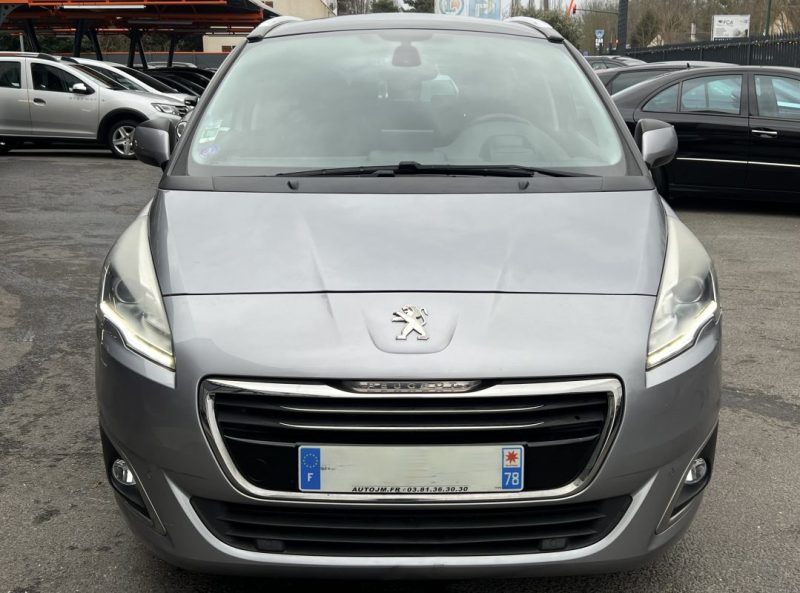 PEUGEOT 5008 PHASE 2 ALLURE 1.2 130 Cv 7 PLACES TOIT PANORAMIQUE GPS CAMERA CritAir1 - GARANTIE 1 AN