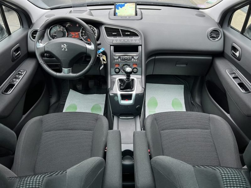 PEUGEOT 5008 PHASE 2 ALLURE 1.2 130 Cv 7 PLACES TOIT PANORAMIQUE GPS CAMERA CritAir1 - GARANTIE 1 AN