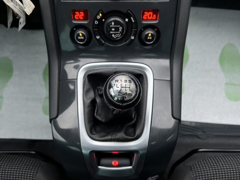 PEUGEOT 5008 PHASE 2 ALLURE 1.2 130 Cv 7 PLACES TOIT PANORAMIQUE GPS CAMERA CritAir1 - GARANTIE 1 AN