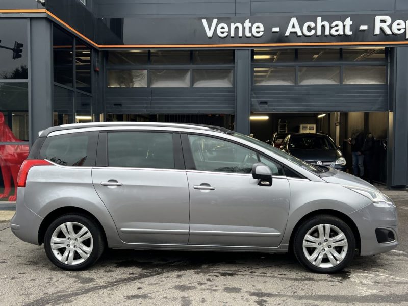 PEUGEOT 5008 PHASE 2 ALLURE 1.2 130 Cv 7 PLACES TOIT PANORAMIQUE GPS CAMERA CritAir1 - GARANTIE 1 AN