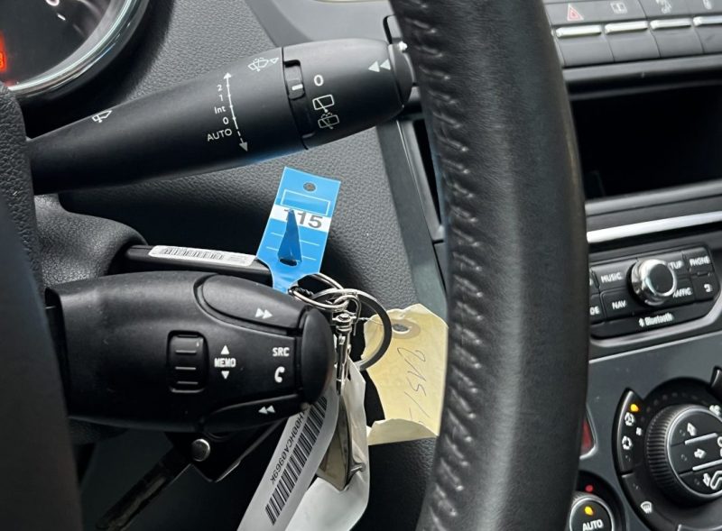 PEUGEOT 5008 PHASE 2 ALLURE 1.2 130 Cv 7 PLACES TOIT PANORAMIQUE GPS CAMERA CritAir1 - GARANTIE 1 AN