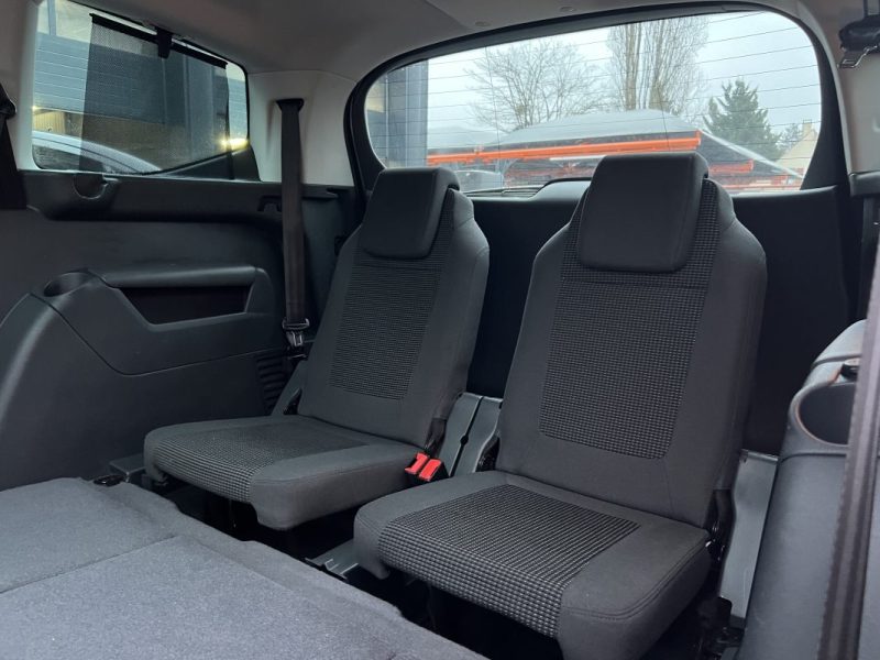 PEUGEOT 5008 PHASE 2 ALLURE 1.2 130 Cv 7 PLACES TOIT PANORAMIQUE GPS CAMERA CritAir1 - GARANTIE 1 AN