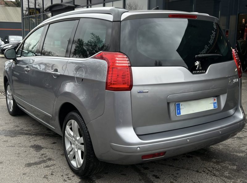 PEUGEOT 5008 PHASE 2 ALLURE 1.2 130 Cv 7 PLACES TOIT PANORAMIQUE GPS CAMERA CritAir1 - GARANTIE 1 AN