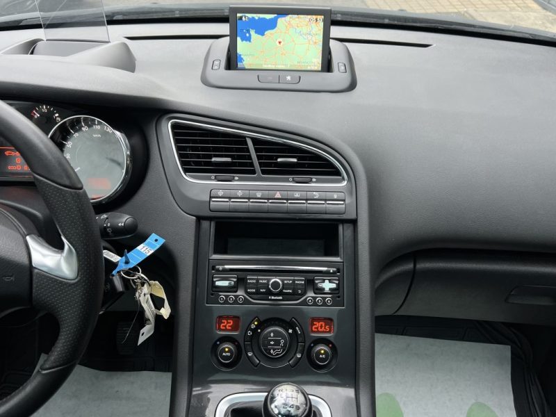 PEUGEOT 5008 PHASE 2 ALLURE 1.2 130 Cv 7 PLACES TOIT PANORAMIQUE GPS CAMERA CritAir1 - GARANTIE 1 AN
