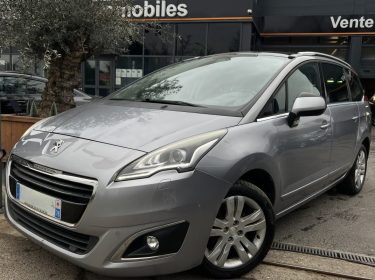 PEUGEOT 5008 PHASE 2 ALLURE 1.2 130 Cv 7 PLACES TOIT PANORAMIQUE GPS CAMERA CritAir1 - GARANTIE 1 AN