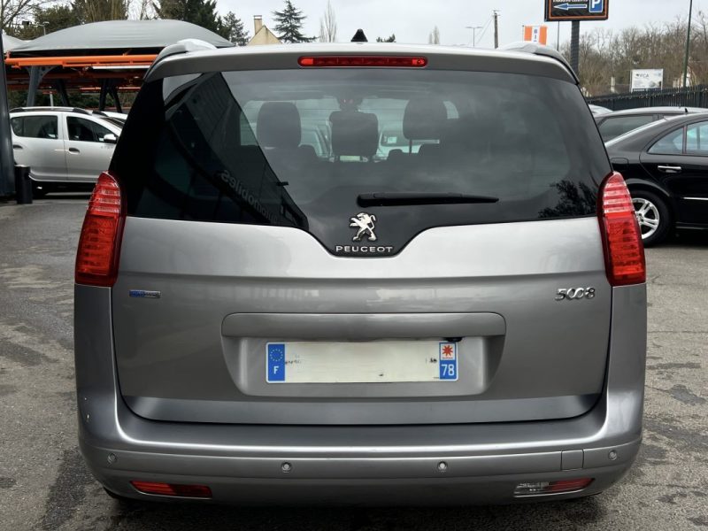 PEUGEOT 5008 PHASE 2 ALLURE 1.2 130 Cv 7 PLACES TOIT PANORAMIQUE GPS CAMERA CritAir1 - GARANTIE 1 AN