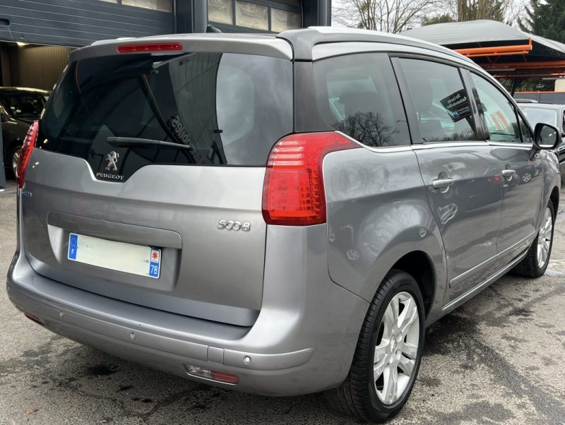 PEUGEOT 5008 PHASE 2 ALLURE 1.2 130 Cv 7 PLACES TOIT PANORAMIQUE GPS CAMERA CritAir1 - GARANTIE 1 AN