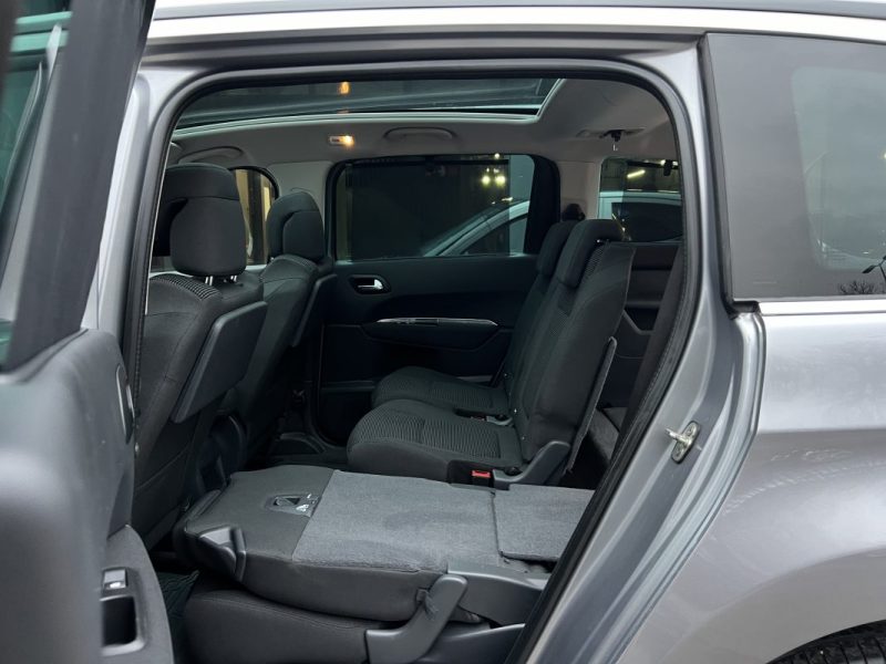 PEUGEOT 5008 PHASE 2 ALLURE 1.2 130 Cv 7 PLACES TOIT PANORAMIQUE GPS CAMERA CritAir1 - GARANTIE 1 AN