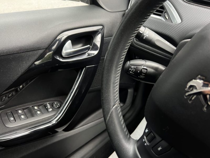 PEUGEOT 208 PHASE 2 1.2 82 Cv ECRAN TACTILE / APPLE & ANDROID CRIT AIR 1 5 PORTES - GARANTIE 1 AN