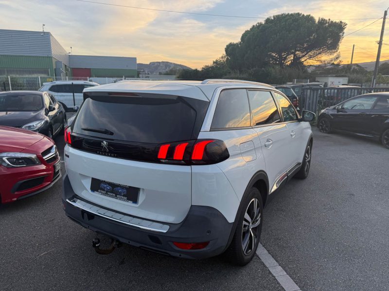 PEUGEOT 5008 2017
