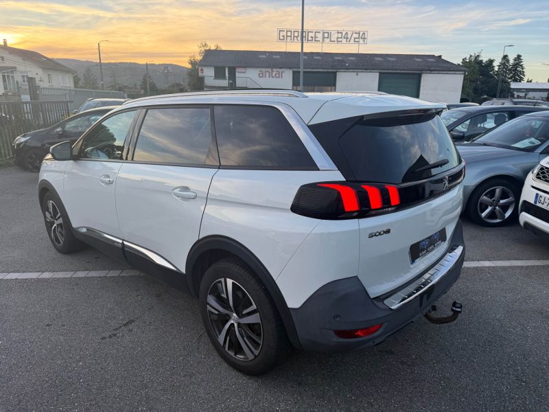 PEUGEOT 5008 2017