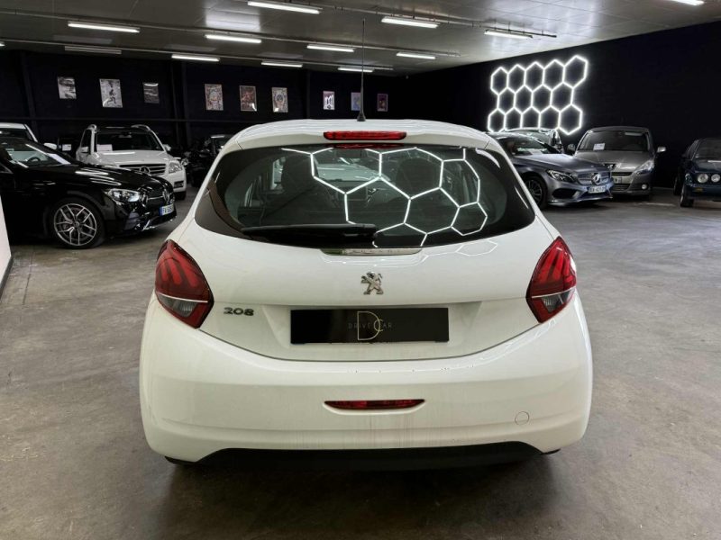 PEUGEOT 208 2017