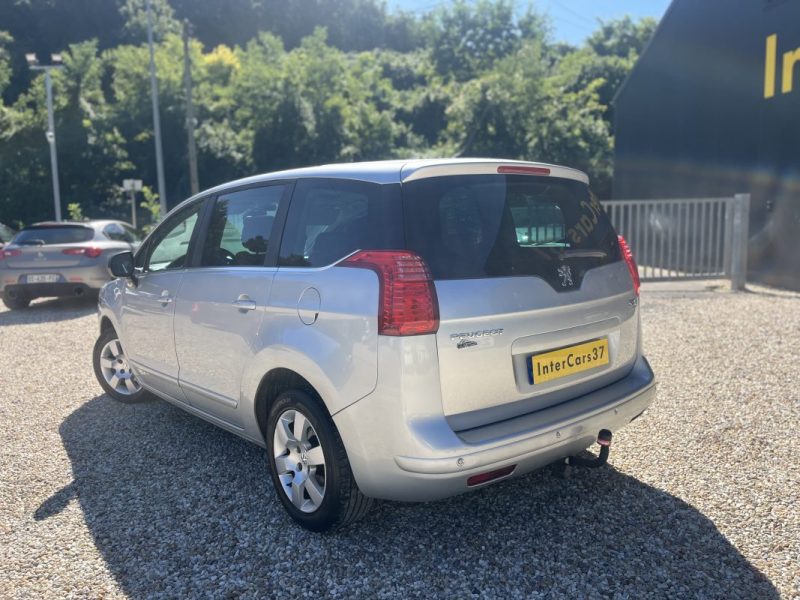 PEUGEOT 5008 2013
