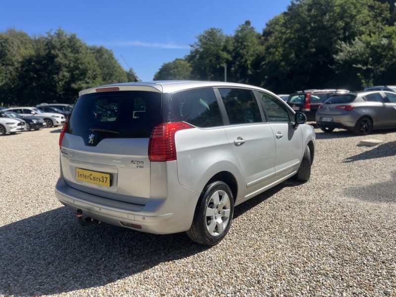 PEUGEOT 5008 2013